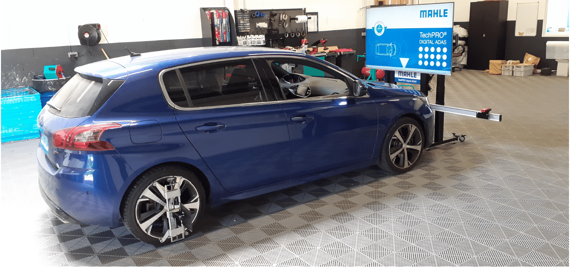 Intervention de calibrage d'une camera ADAS au centre 123 Pare-Brise Annecy