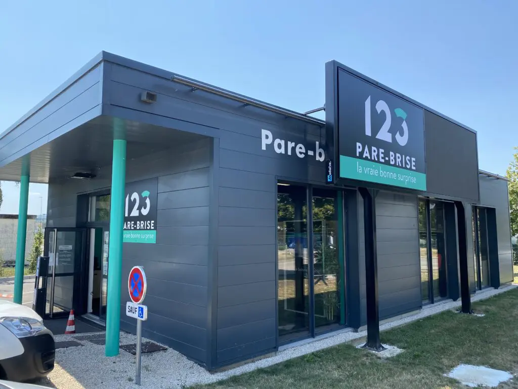 123PareBrise-Andrézieux-Boutheon-exterieur Façade de l'agence 123 Pare-Brise Andrézieux-Bouthéon