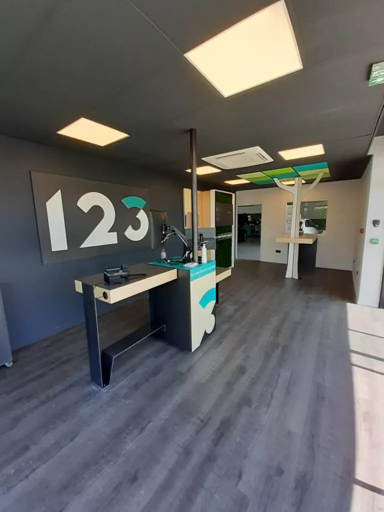 123PareBrise-Arras-interieur Intérieur du centre 123 Pare-Brise Arras