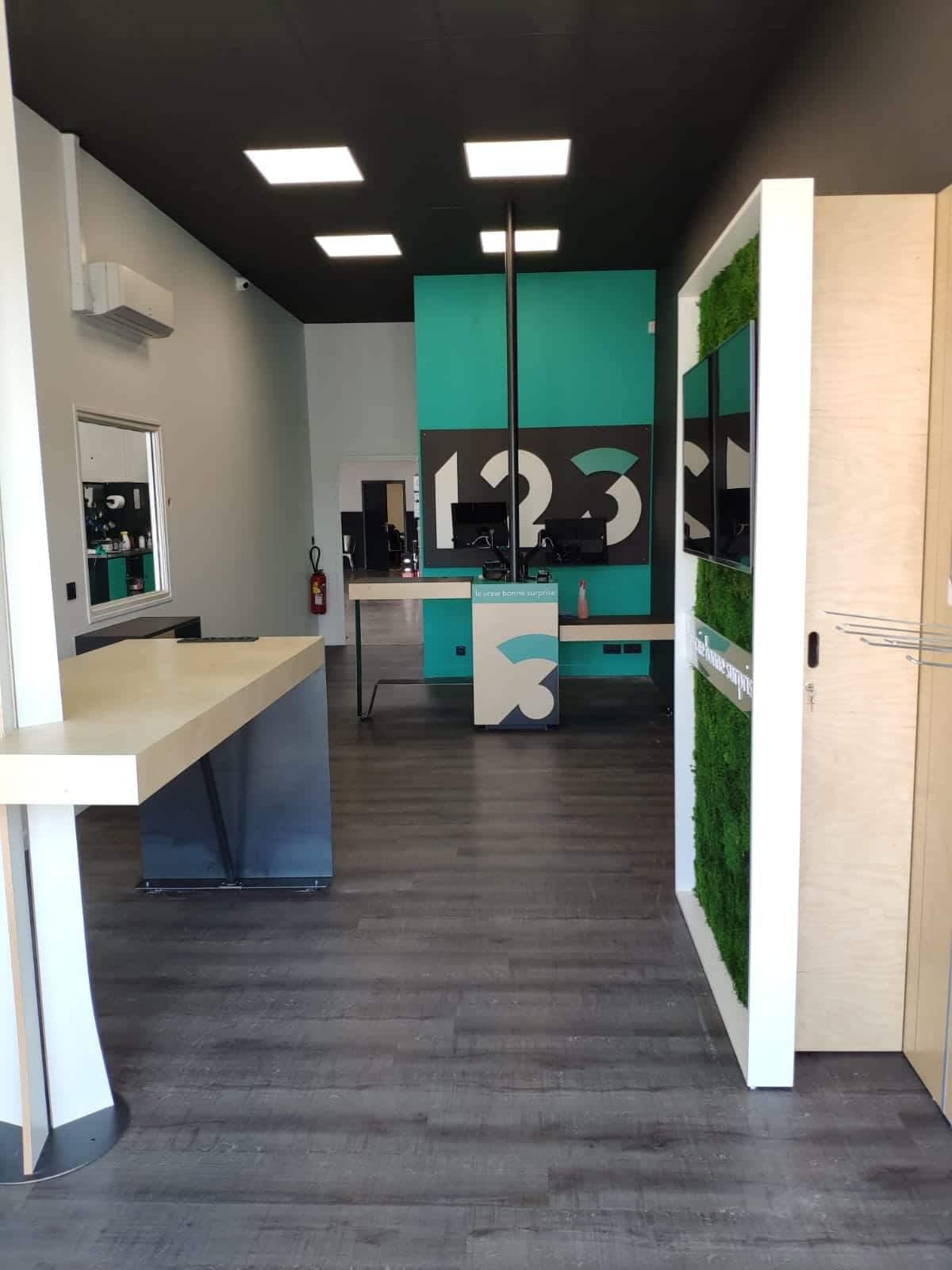 Intérieur de l'agence 123 Pare-Brise Calais