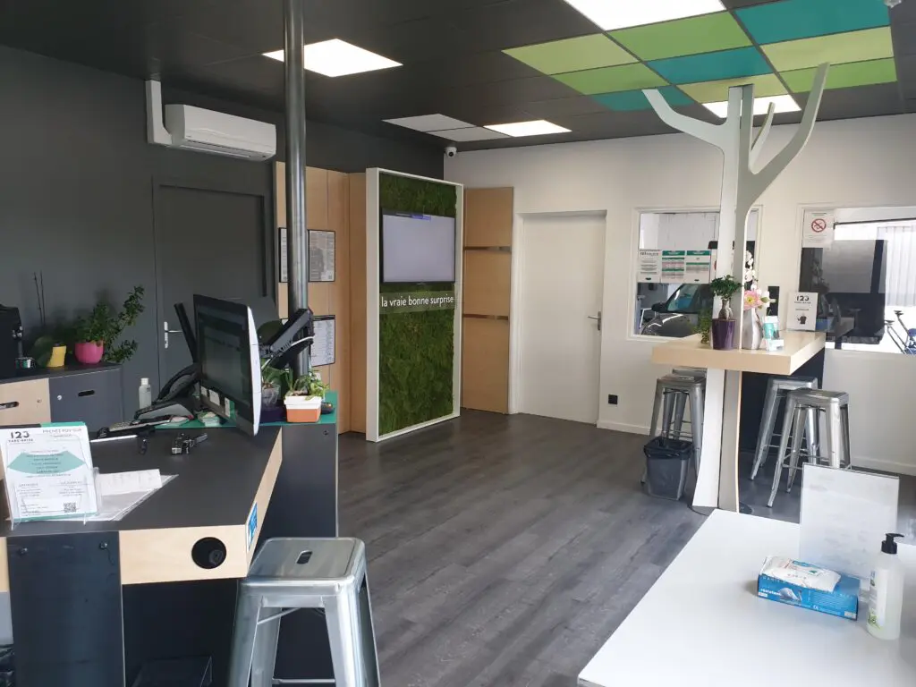 123PareBrise-Isle-dabeau-coin-client Espace client du centre 123 Pare-Brise Isle d'Abeau