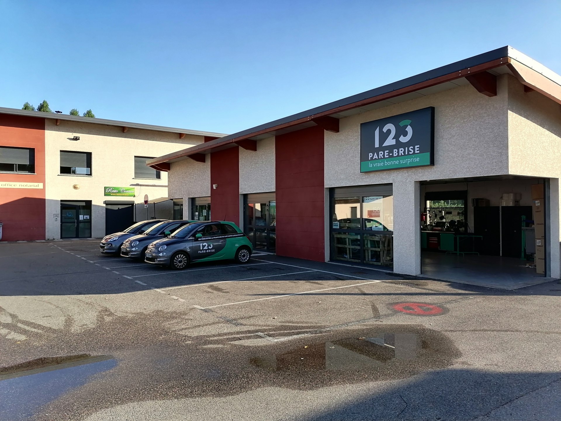 Extérieur de l'agence 123 Pare-Brise Isle d'Abeau