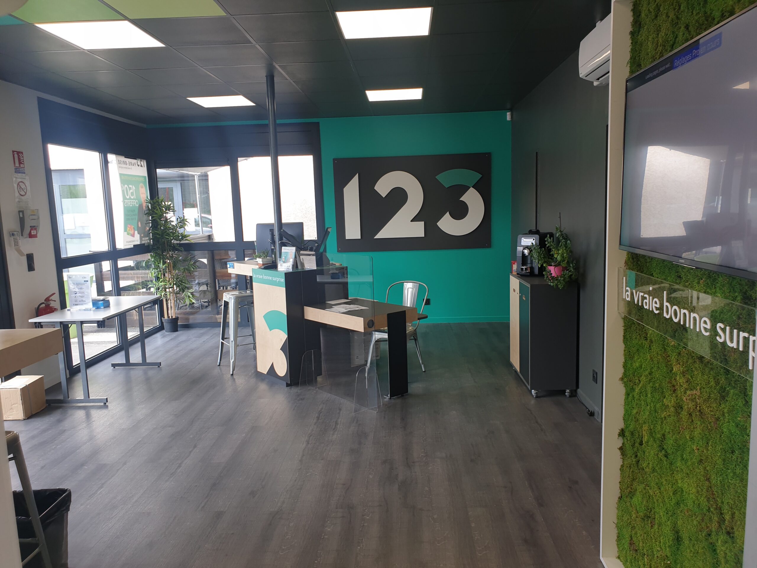 Intérieur de l'agence 123 Pare-Brise Isle d'Abeau