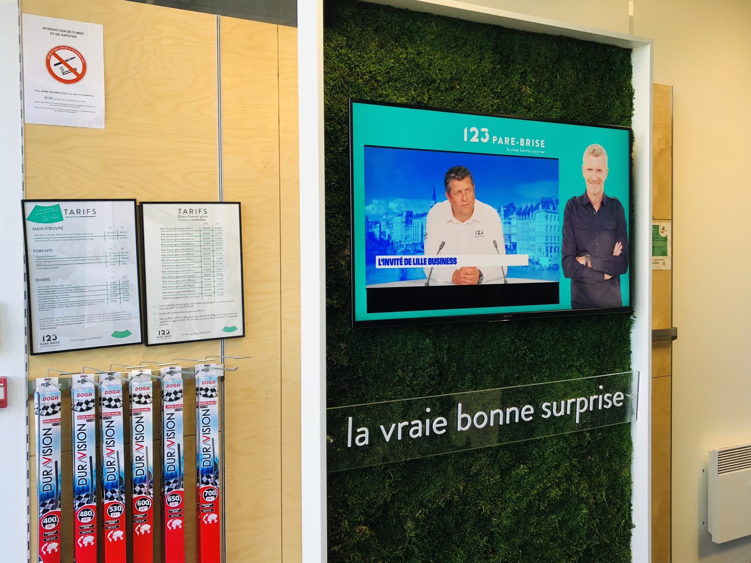 Mur végétal avec télévision au centre 123 Pare-Brise Marcq-en-Barœul