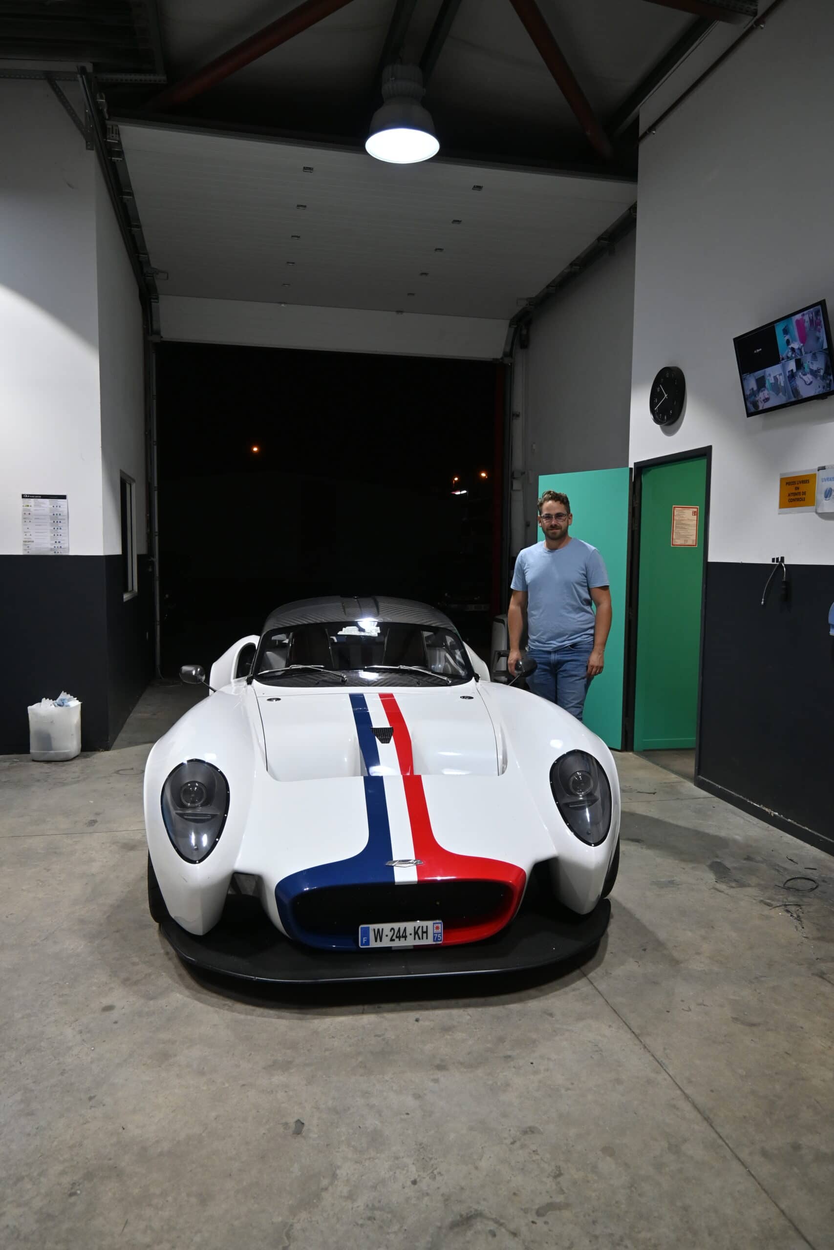 Intervention sur une voiture Jannarelly Desing 1 par notre technicien Jean-Baptiste sur l'agence 123 Pare-Brise Echirolles