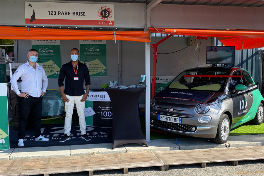Commerciaux 123Pare-Brise au stand de la foire de Savoie à Chambéry