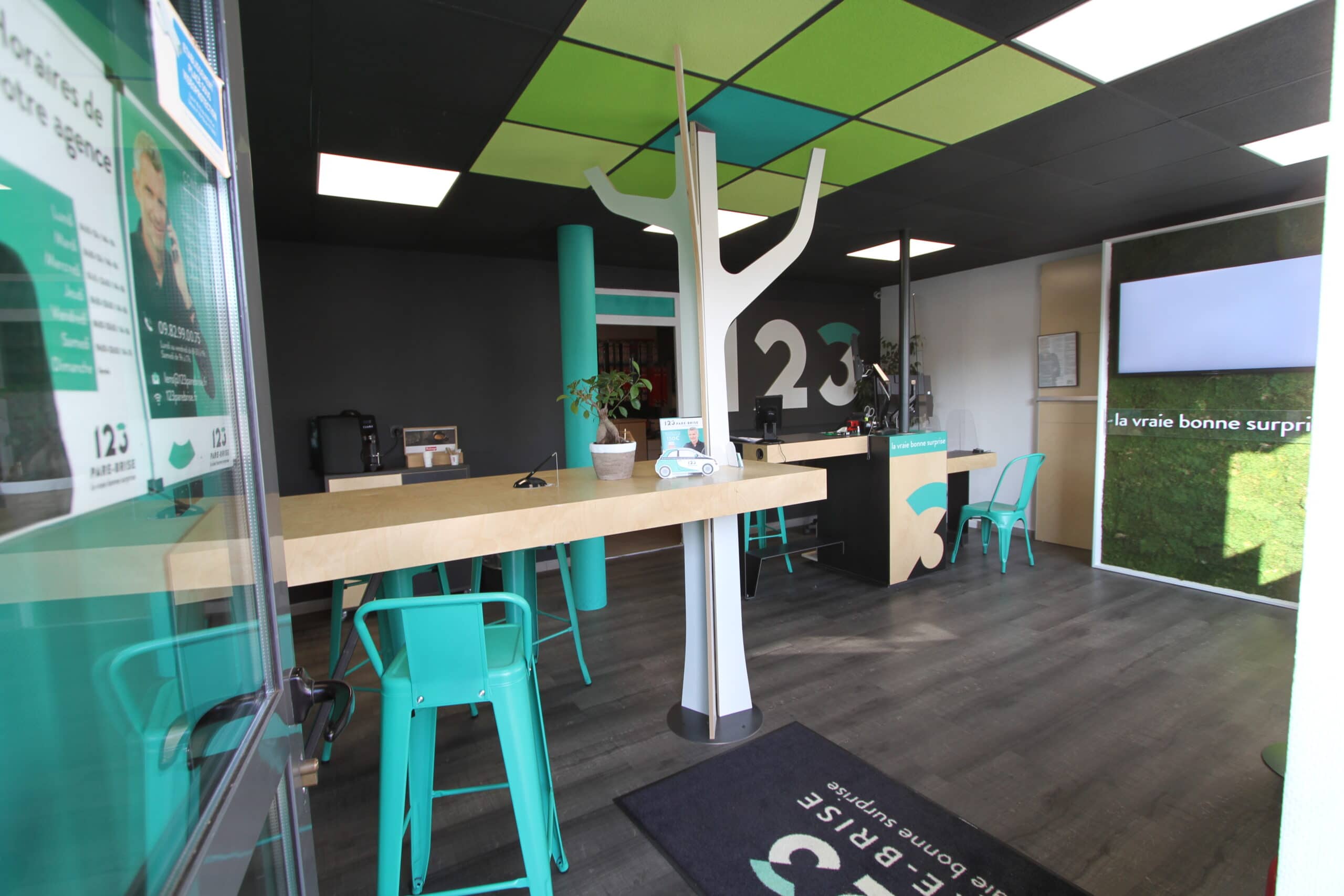 Intérieur du centre 123 Pare-Brise Lens