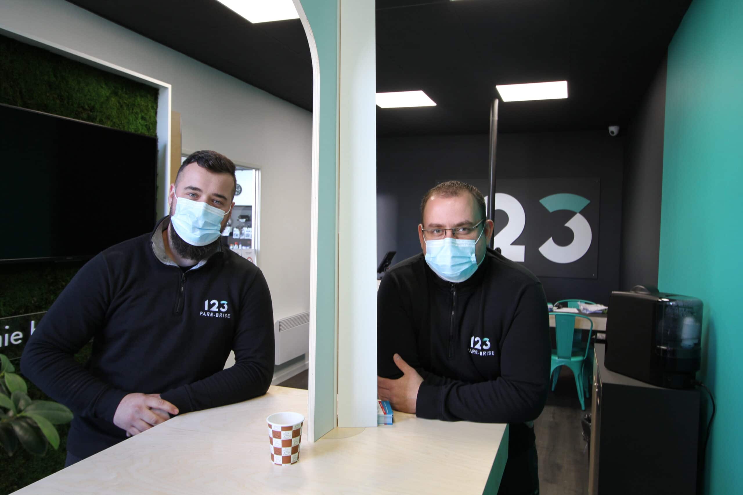 Technicien Anthony et Christophe du centre 123 Pare-Brise Liévin