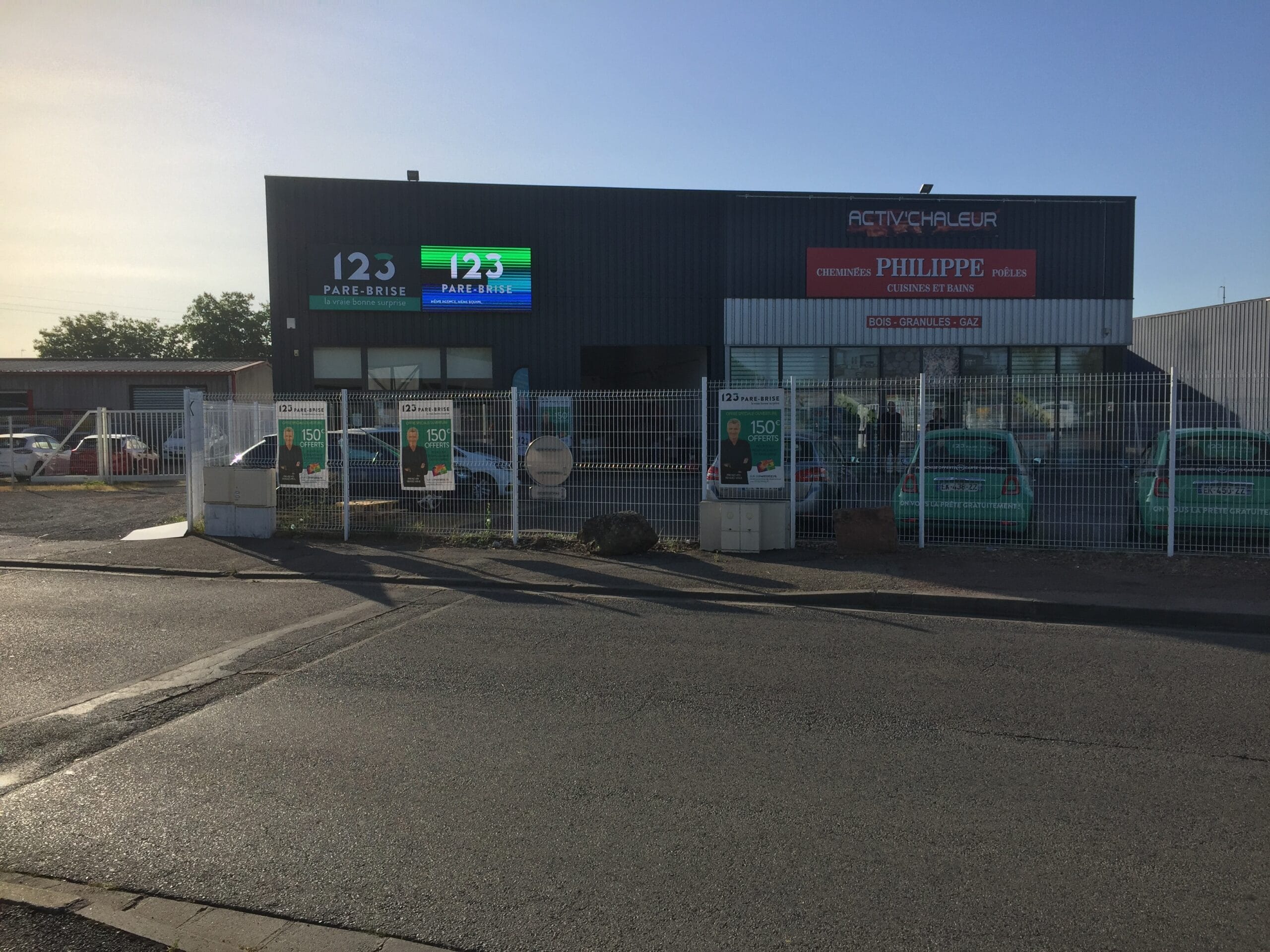 Extérieur du centre 123 Pare-Brise Roanne à côté d'activ chaleur