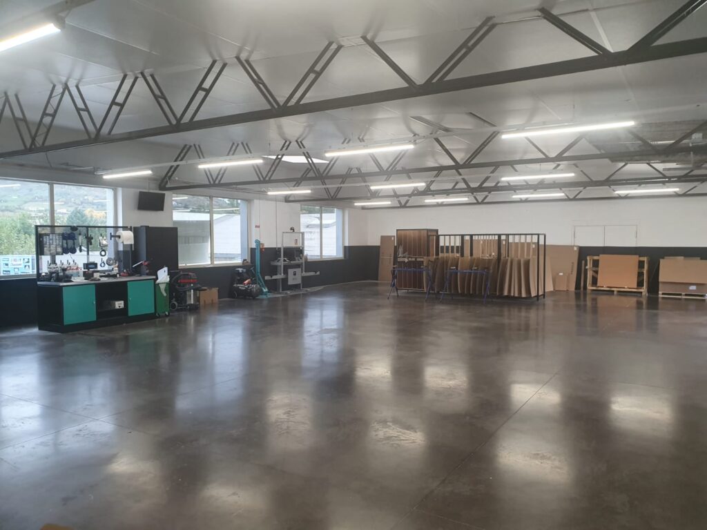 123PareBrise-Le-Puy-en-Velay-atelier Grand atelier du garage 123 Pare-Brise Le-Puy-en-Velay