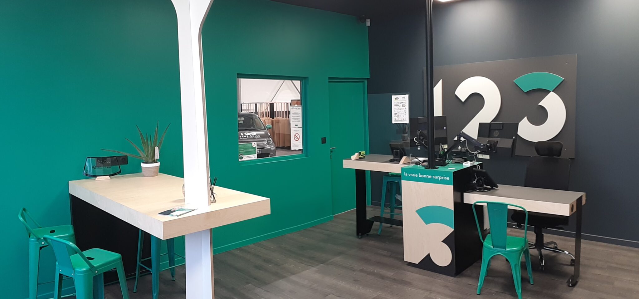 Intérieur et accueil de l'agence 123 Pare-Brise Riom