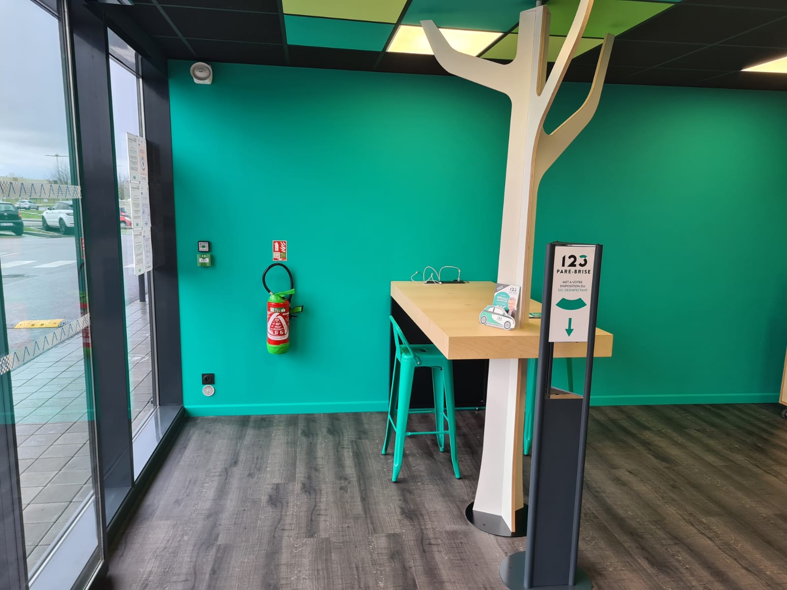 Espace client avec bar et wifi de l'agence 123 Pare-Brise Evreux