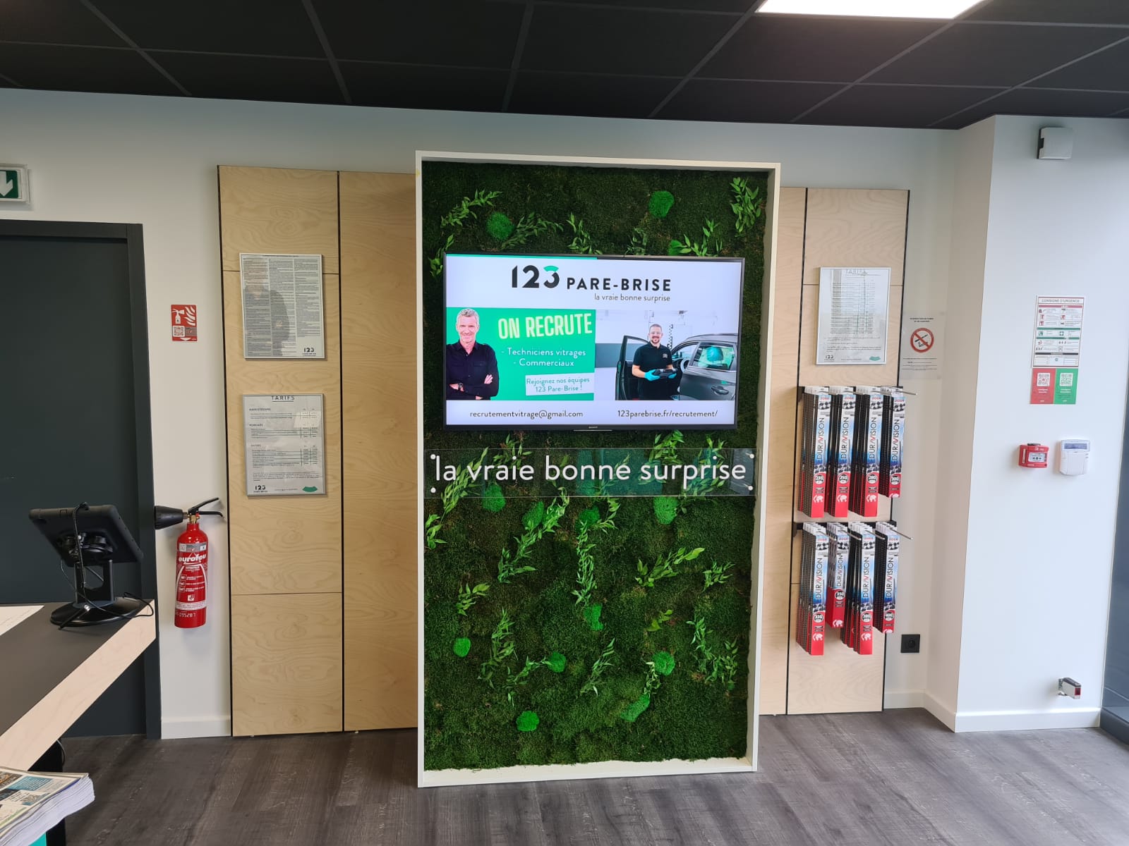 Mur végétal de l'agence 123 Pare-Brise Evreux