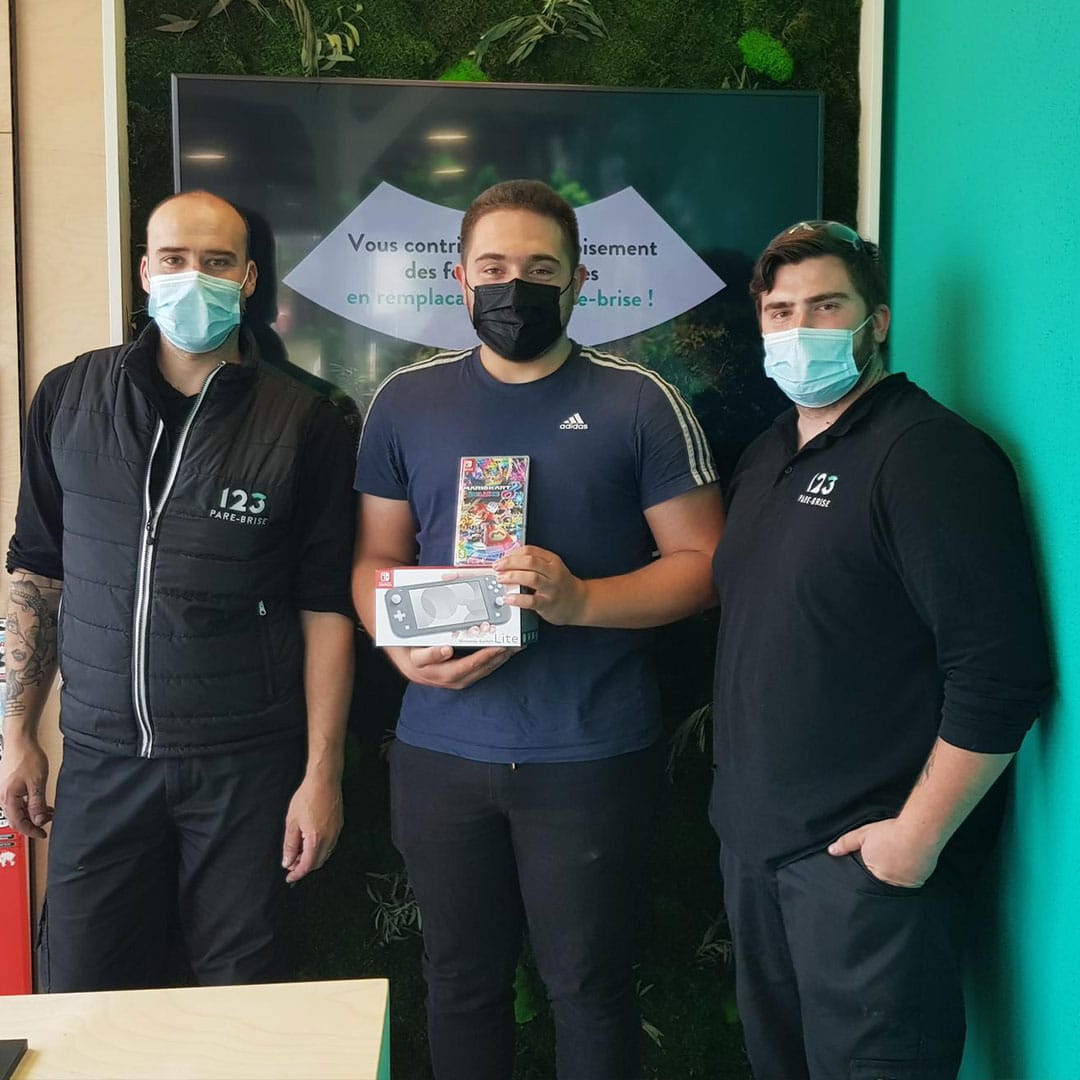 Client 123 Pare-Brise reçoit son pack Nintendo Switch + Mario Kart