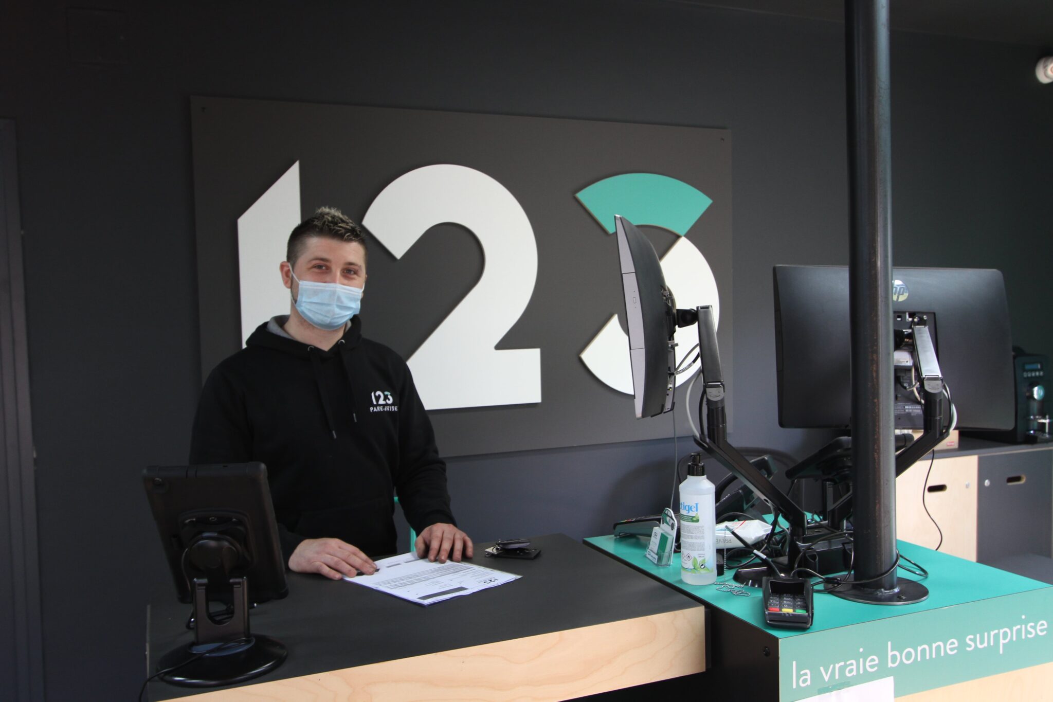 Accueil client par le technicien Mathieu du centre 123 Pare-Brise Boulogne-sur-Mer