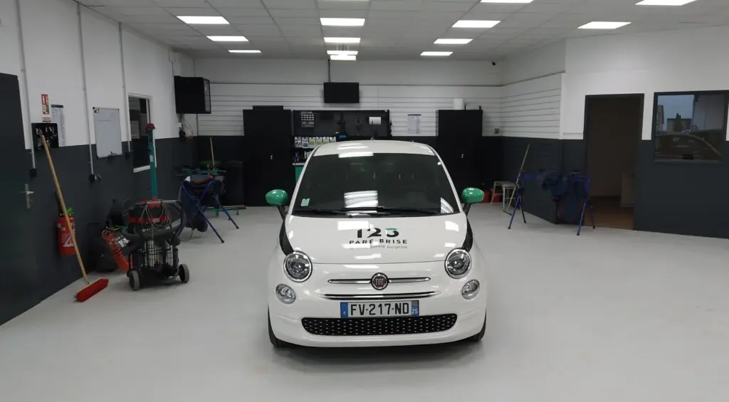 123parebrise-vesoul-atelier Atelier avec voiture de prêt du garage 123 Pare-Brise Vesoul