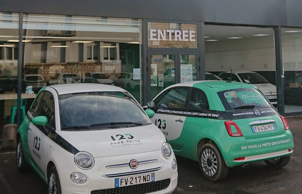 123parebrise-vesoul-vehicule-de-courtoisie Véhicules de courtoisie devant l'agence 123 Pare-Brise Vesoul