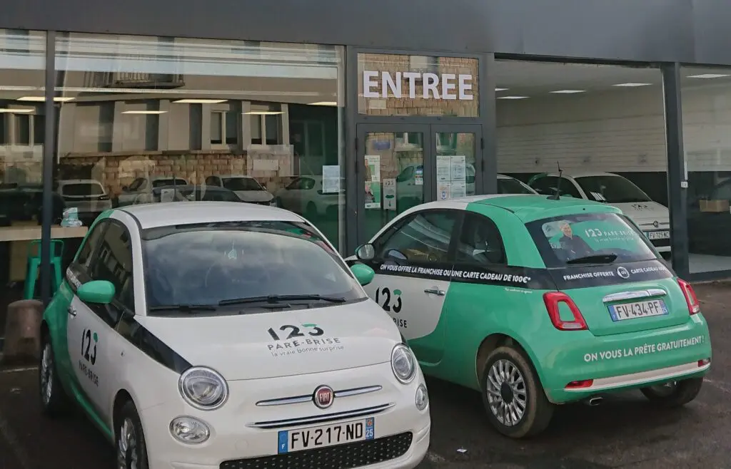 123parebrise-vesoul-vehicule-de-courtoisie Véhicules de courtoisie devant l'agence 123 Pare-Brise Vesoul