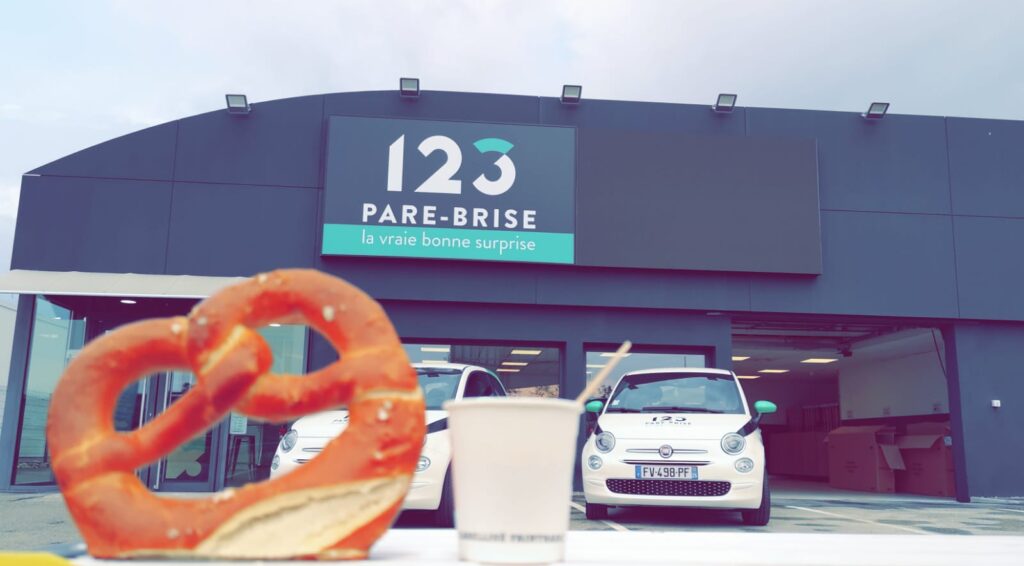 123parebrise-colmar-bretzel Bretzel devant l'agence 123 Pare-Brise Colmar