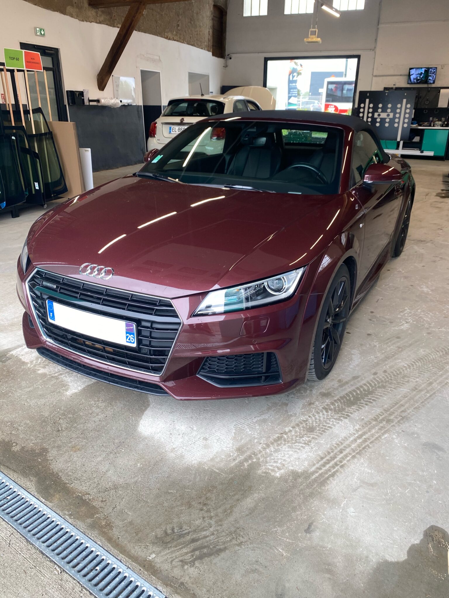 Intervention sur une Audi TT dans le centre 123 Pare-Brise Saint-Priest