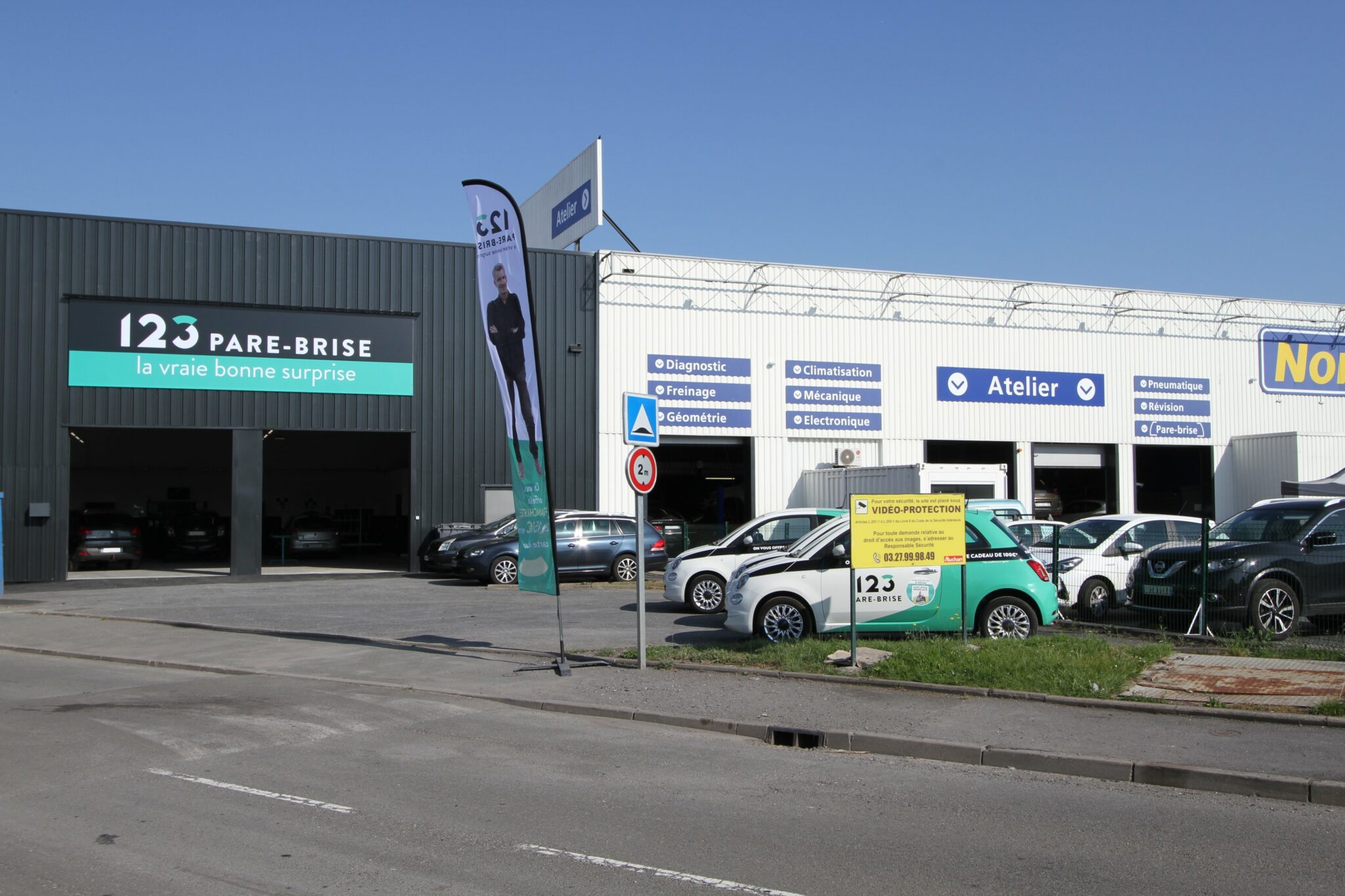 Entrée atelier 123 Pare-Brise Douai à côté de Norauto