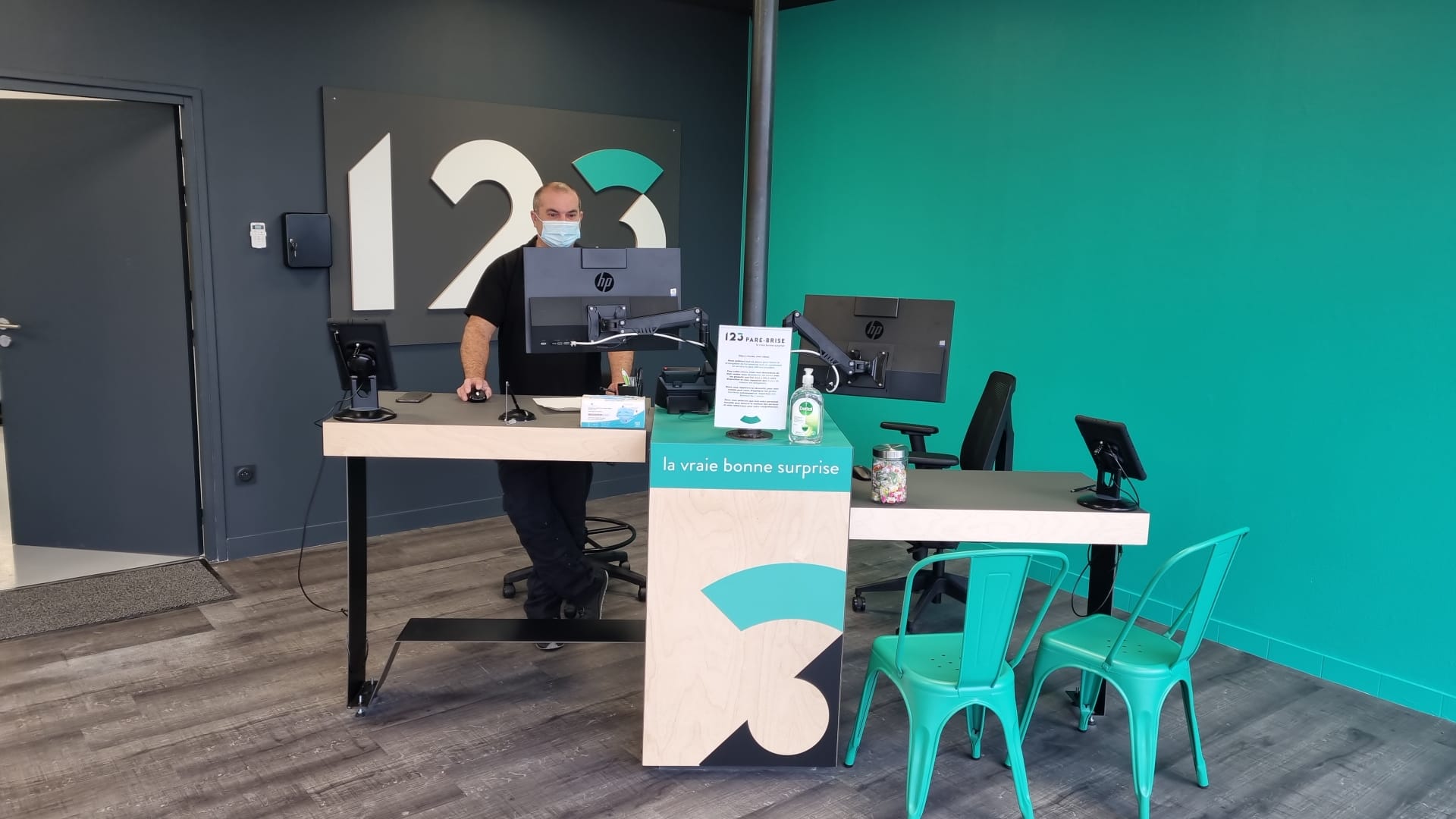 Accueil client de l'agence 123 Pare-Brise Caen Mondeville