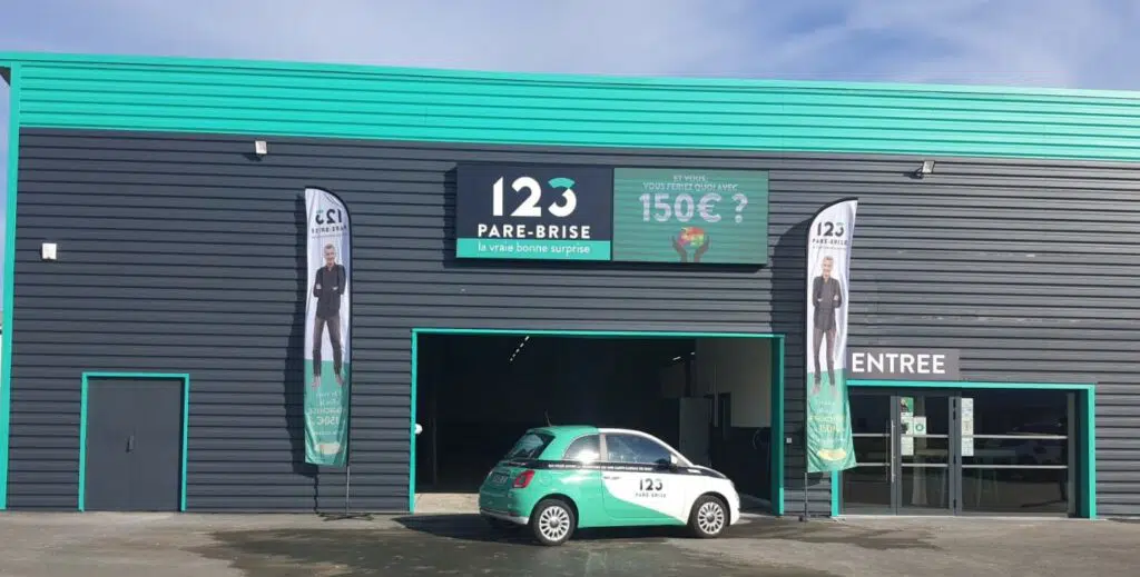 123parebrise-le-mans-arnage-vehicule-de-courtoisie Façade de l'agence 123 Pare-Brise Le Mans Arnage