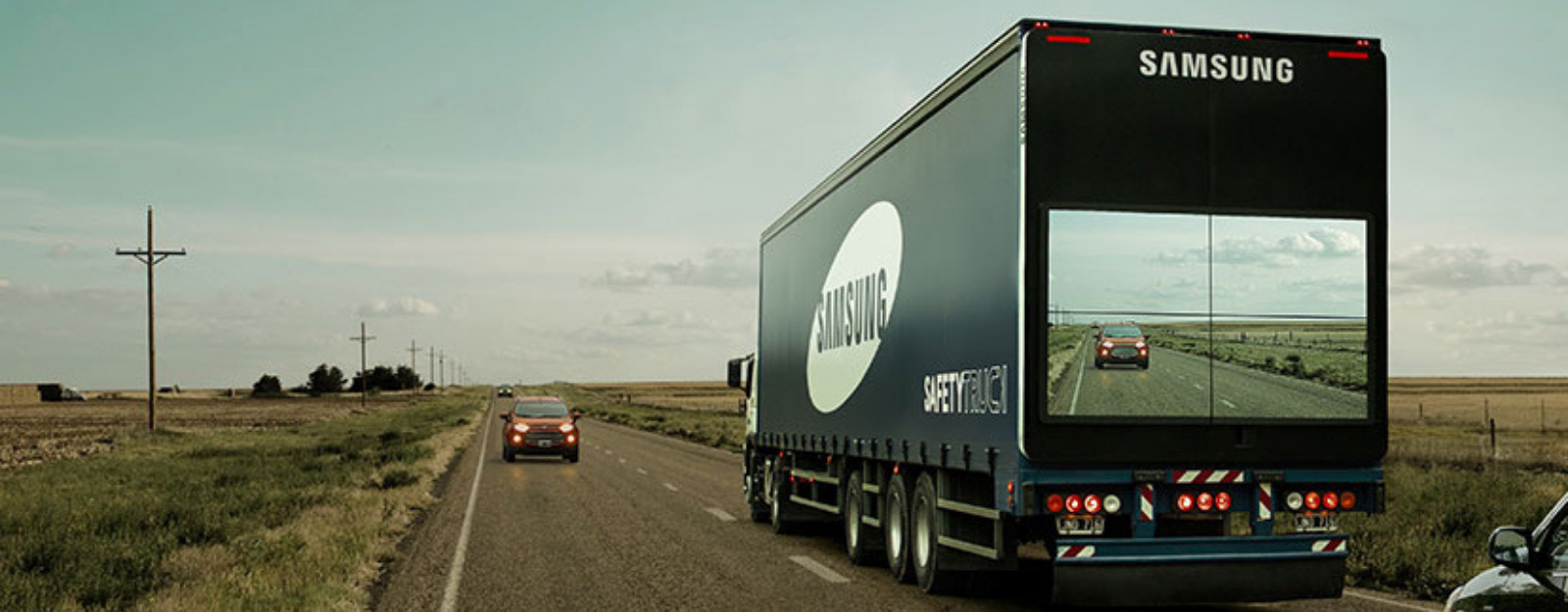Safety truck : doubler les camions grâce à un écran géant à l’arrière d’un camion.