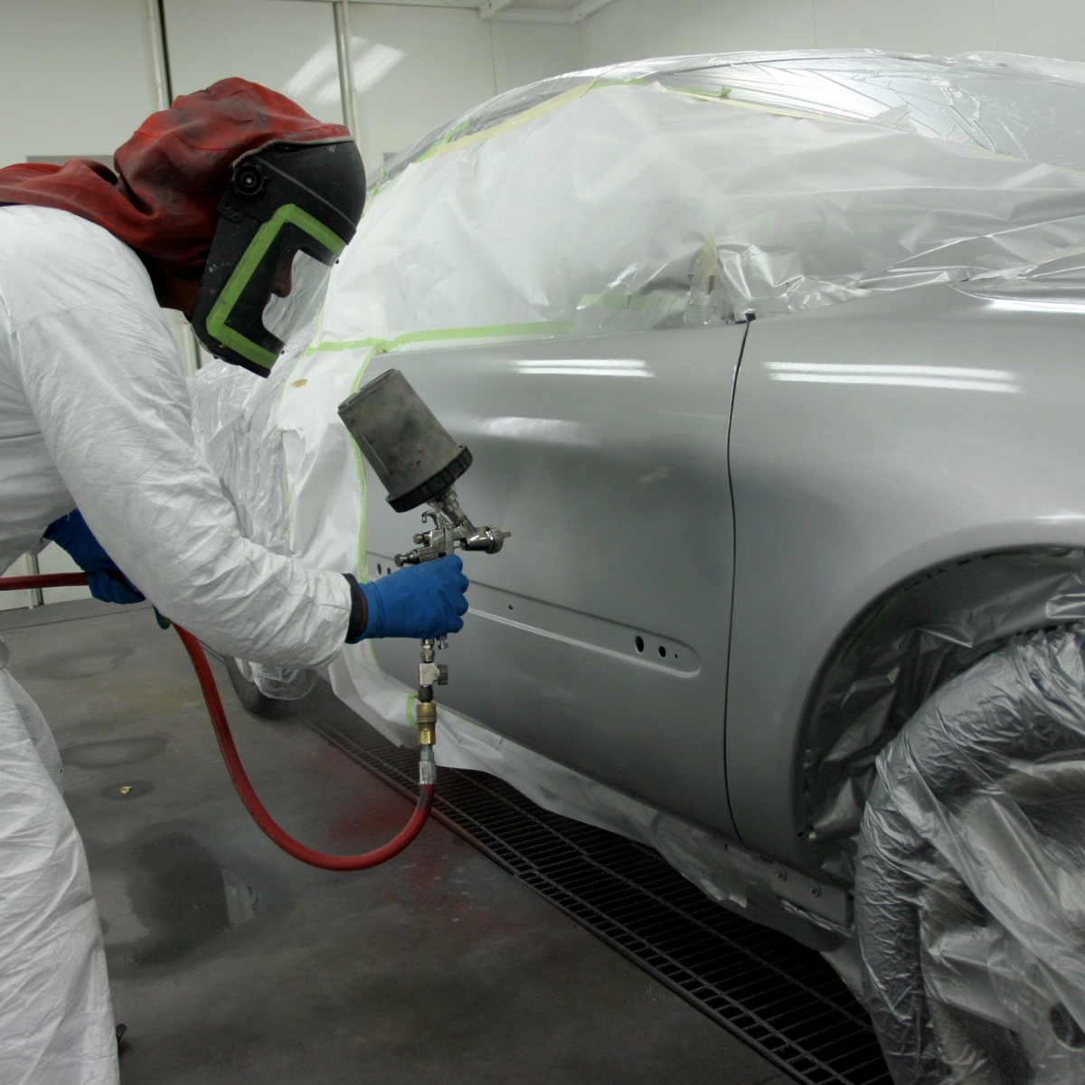 Entretenir sa voiture passe aussi par quelques touches de peinture.