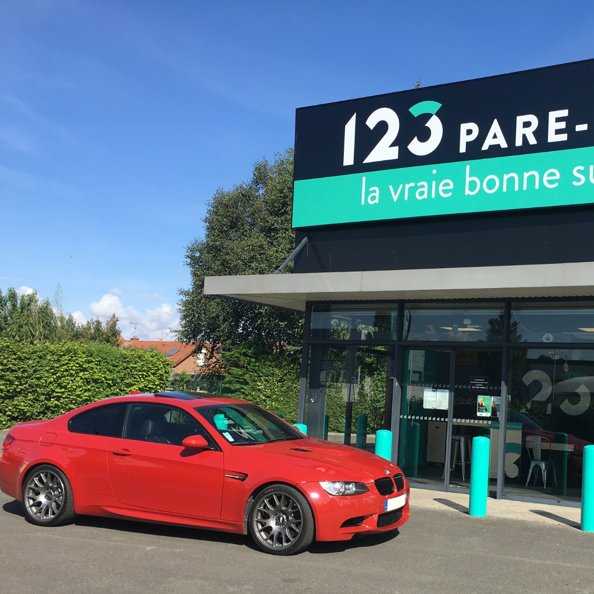 Les logos des marques de voiture : Remplacement d'un pare-brise sur une BMW dans notre agence 123 Pare-Brise Arras.