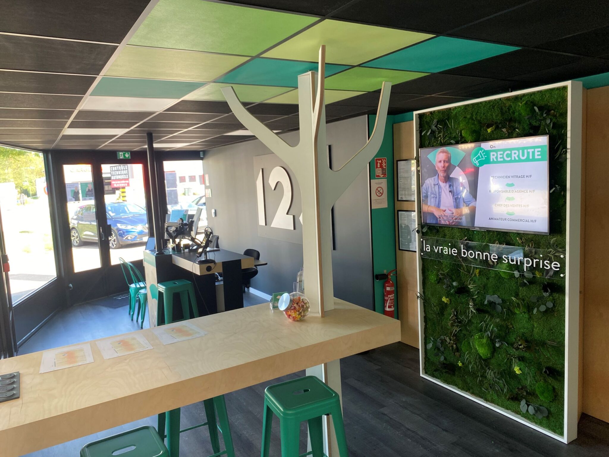 intérieur agence 123 pare brise lyon pierre benite