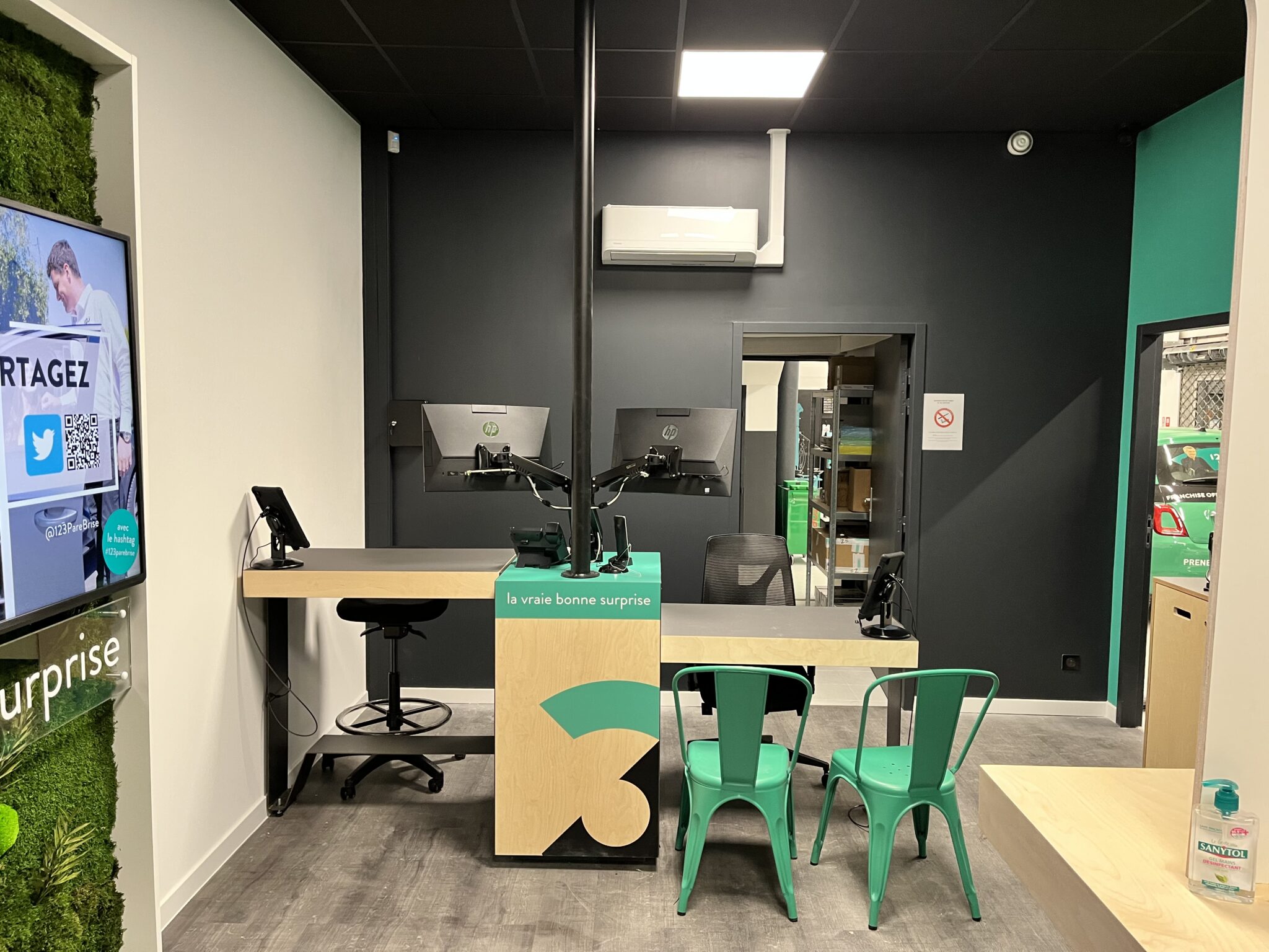 Intérieur agence Bordeaux Mérignac accueil