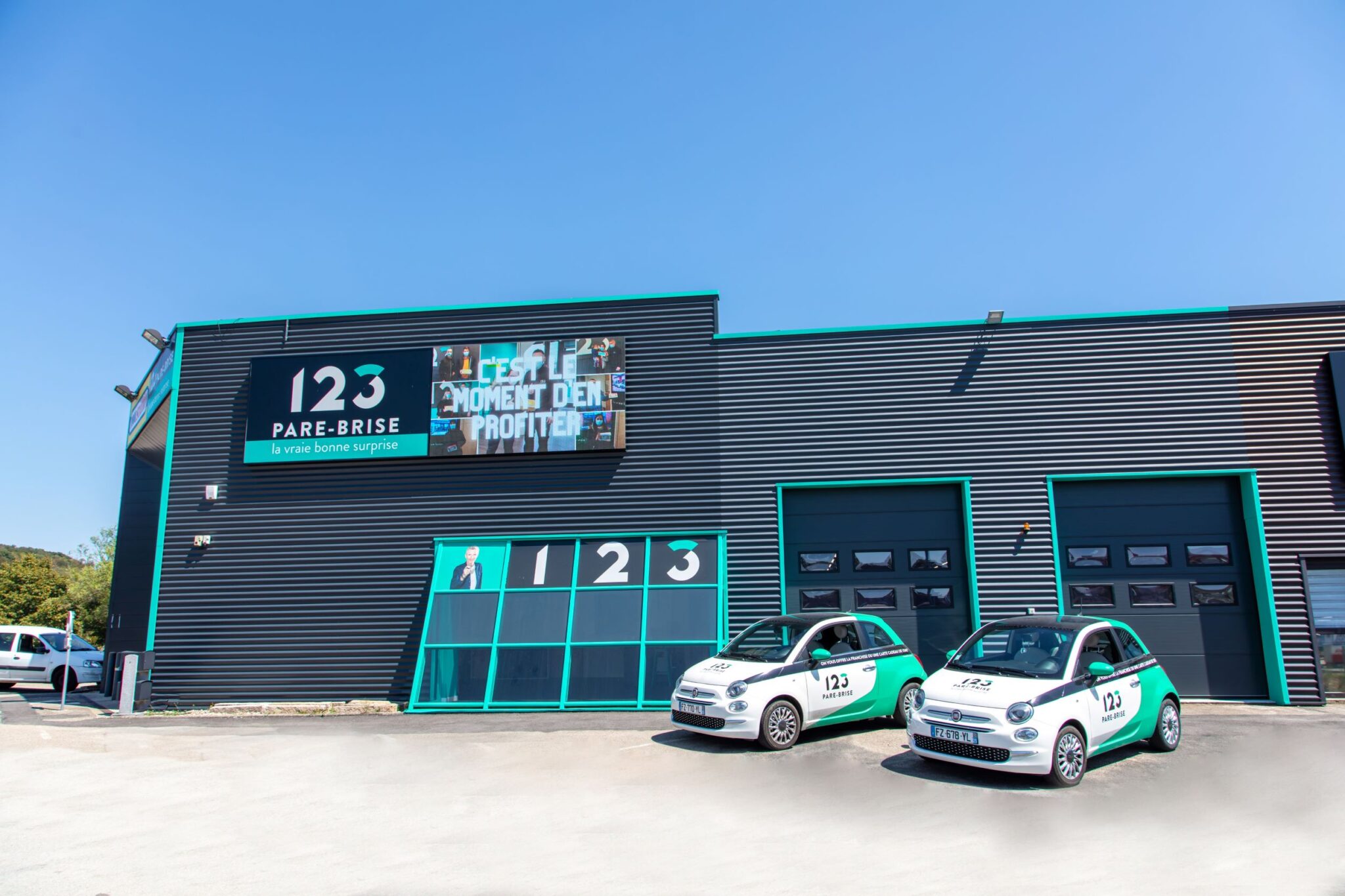 Exterieur 123 Pare-Brise Besançon avec véhicule de courtoisie