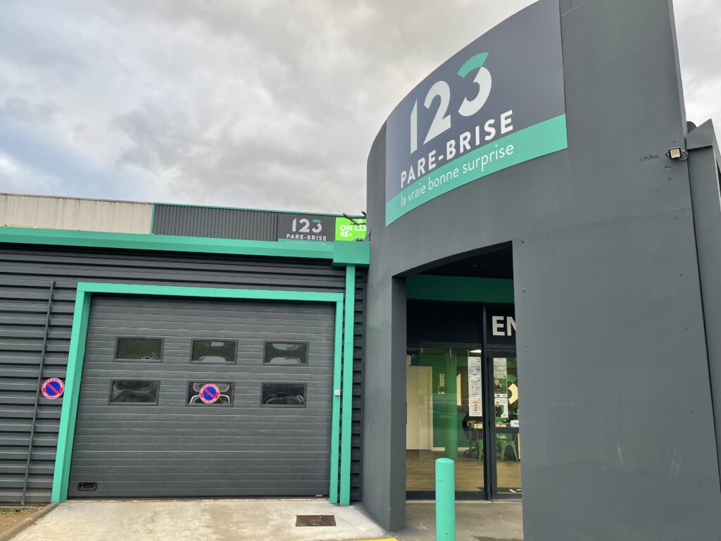 123PareBrise-Barentin-façade Agence 123 Pare Brise Rouen Barentin extérieur entrée