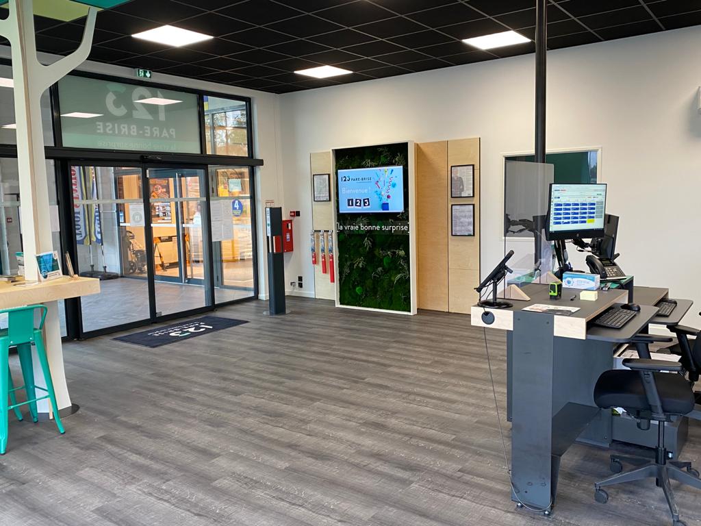 Intérieur 123 Pare-Brise espace client