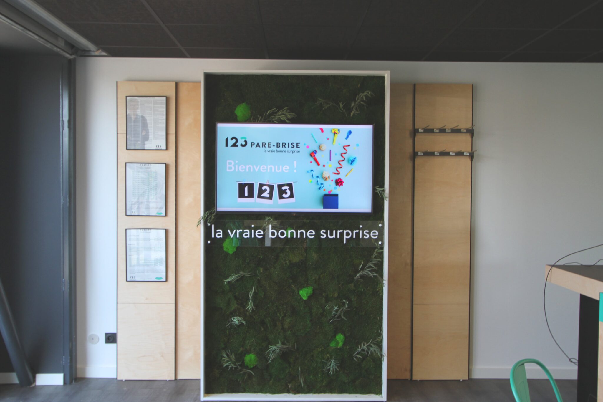 Agence 123 Pare Brise Douai mur végétal
