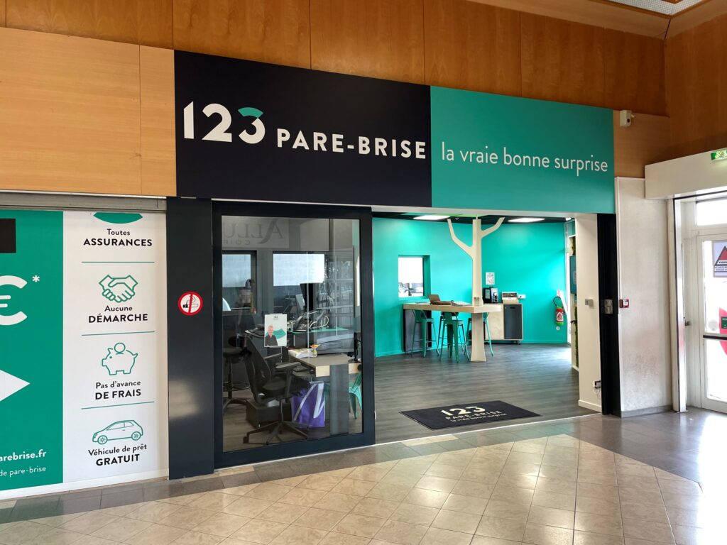 123parebrise-reims-entree-cora Agence 123 Pare Brise Reims La Neuvillette entrée intérieur