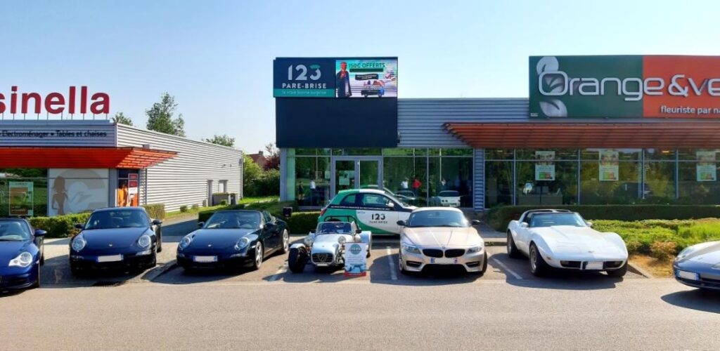 123parebrise-saint-omer-départ-road-trip-cote-opale Agence 123 Pare Brise Saint Omer extérieur beaux véhicules