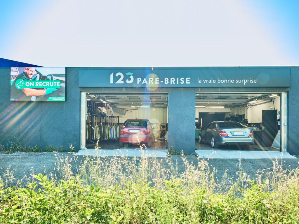123parebrise-voiron-extérieur-atelier Agence 123 Pare Brise Voiron extérieur