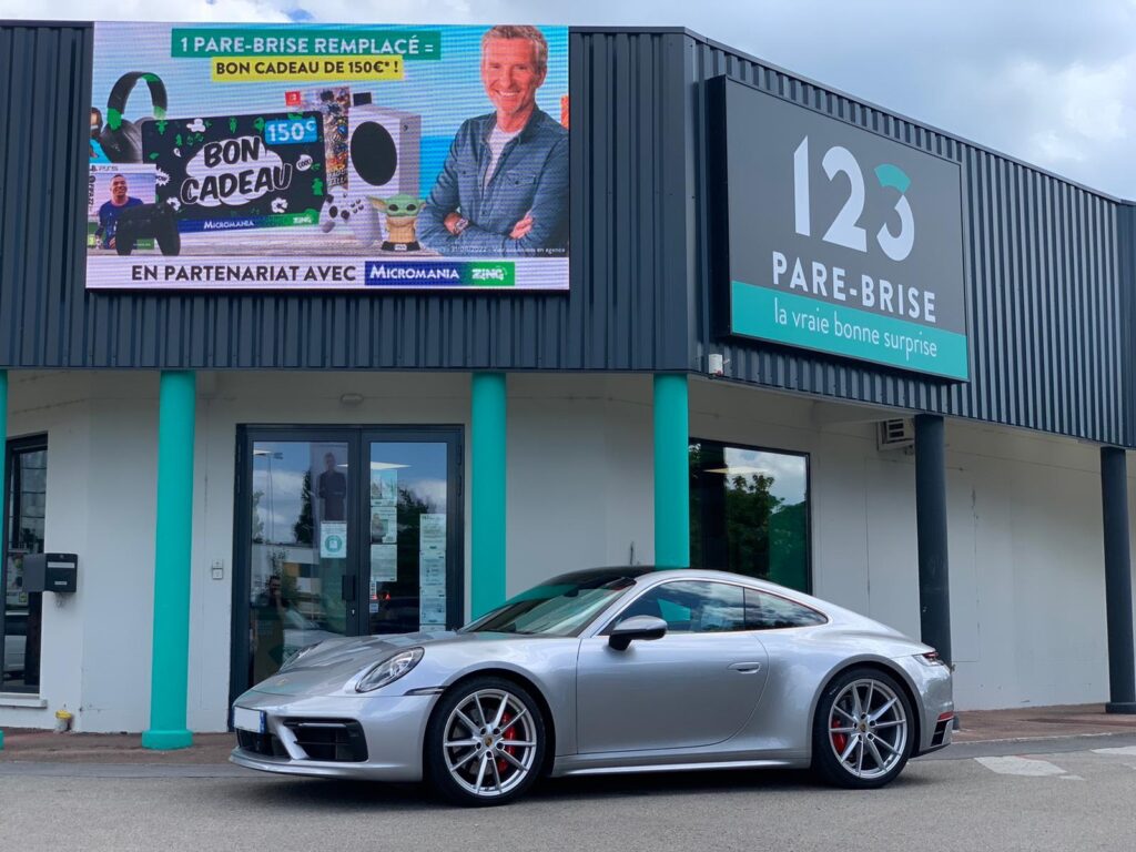Bourg-En-Bresse 123 Pare-Brise véhicule Centre 123 Pare-Brise de Bourg-en-Bresse avec porsche