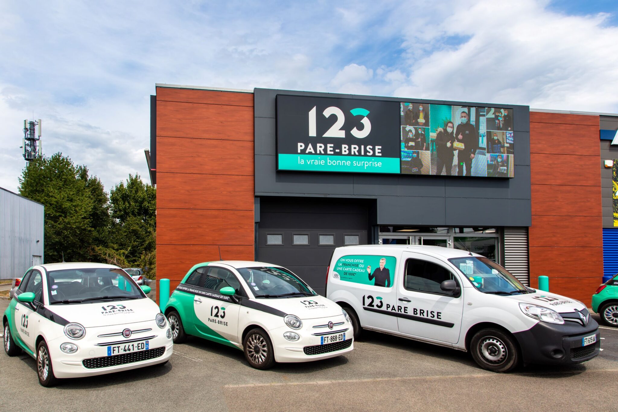 Véhicule de courtoisie façade Belfort