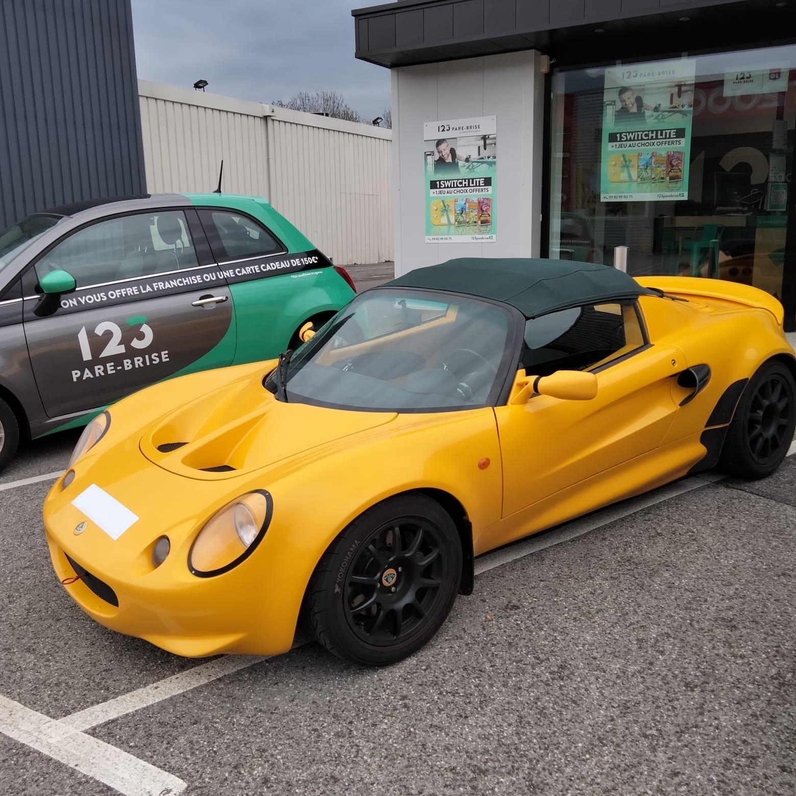 Agence 123 Pare-Brise Annecy véhicule sport jaune