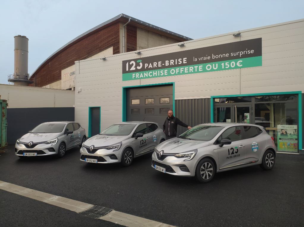 Agence 123 Pare-Brise Moulins devanture et véhicule de courtoisie