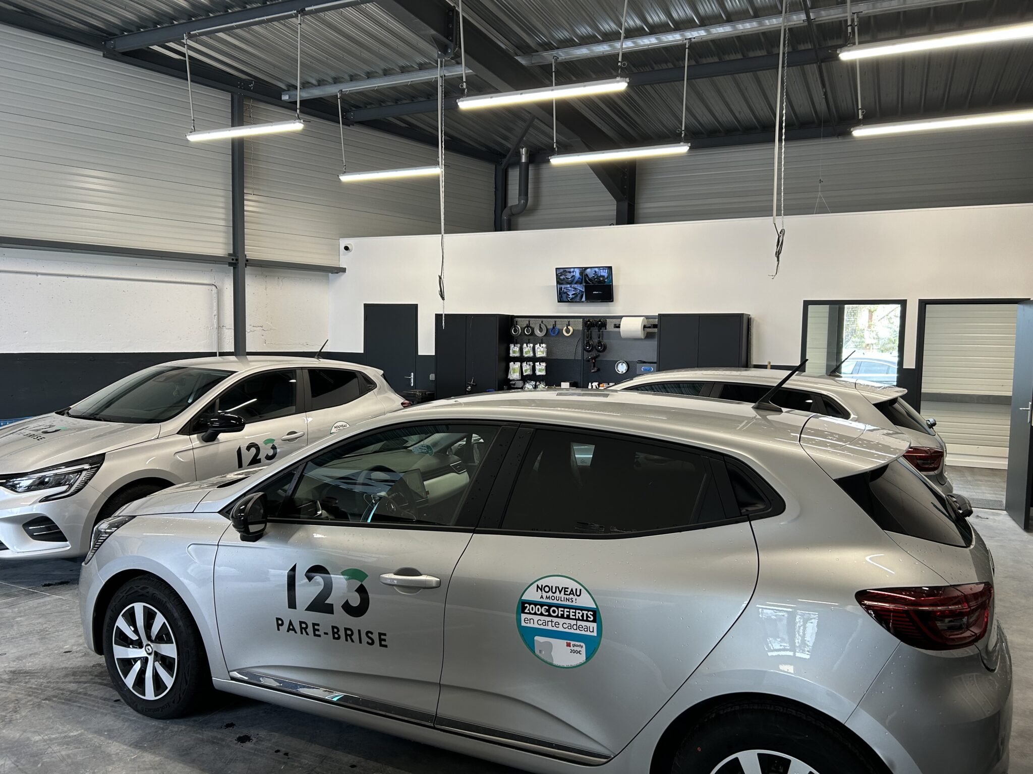 Agence 123 Pare-Brise Moulins véhicule de courtoisie