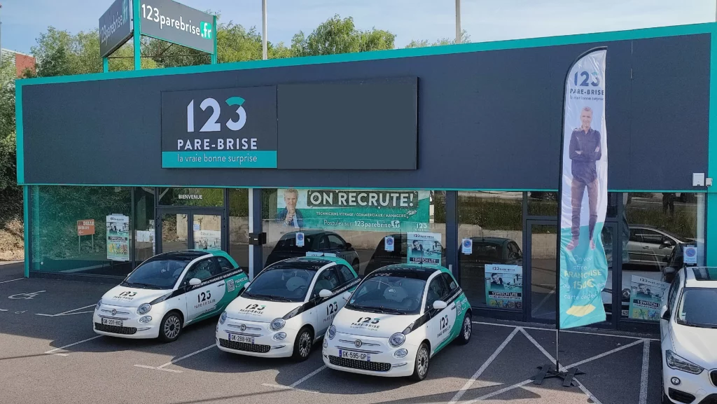 123parebrise-limoges-nord-devanture-et-vehicule-de-courtoisie Agence 123 Pare-Brise Limoges Nord devanture et véhicule de courtoisie