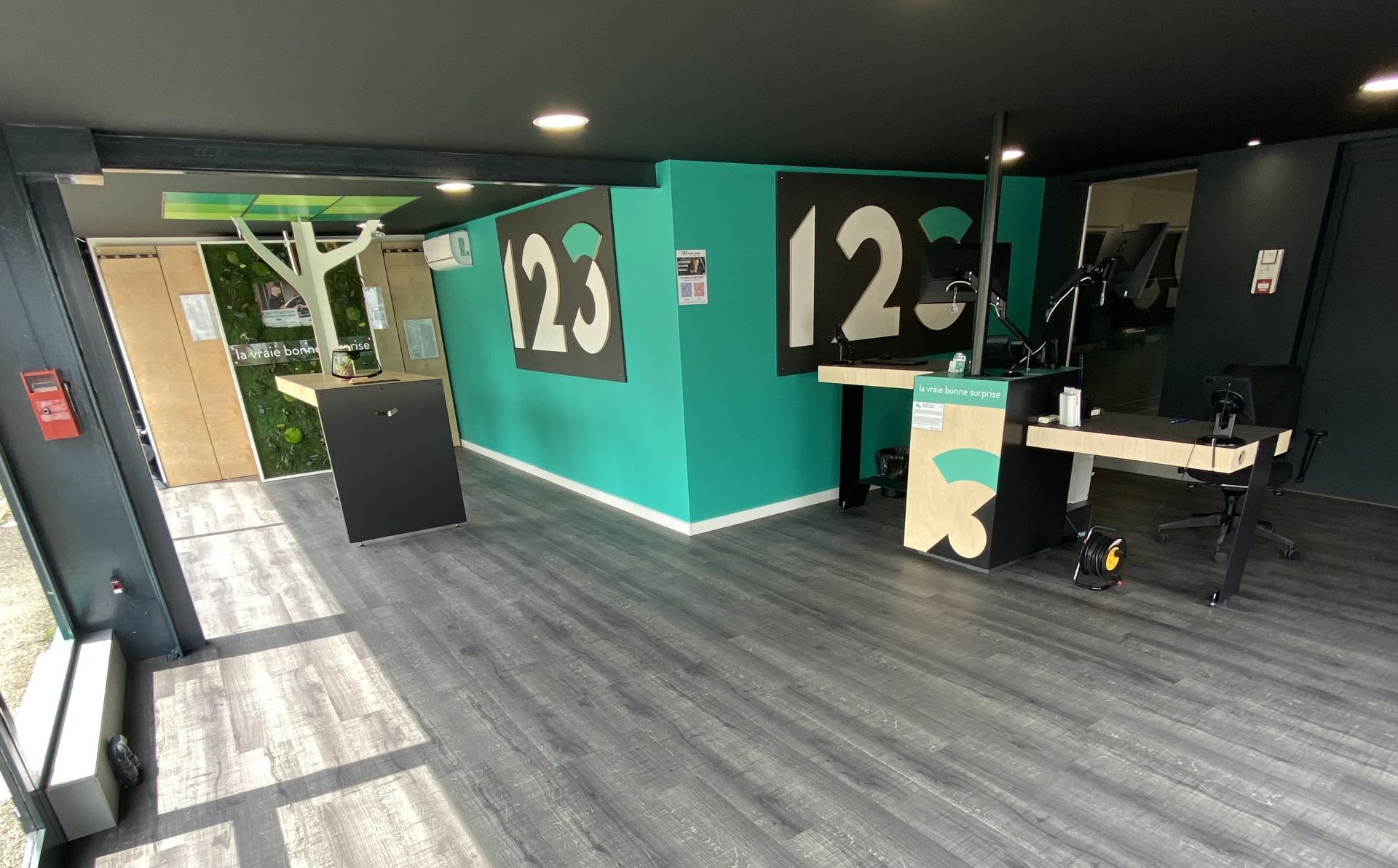 Agence 123 Pare-Brise Strasbourg Hautepierre entrée espace client