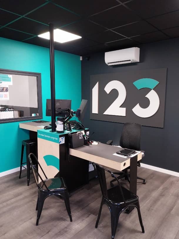 Agence 123 Pare-Brise Pau intérieur