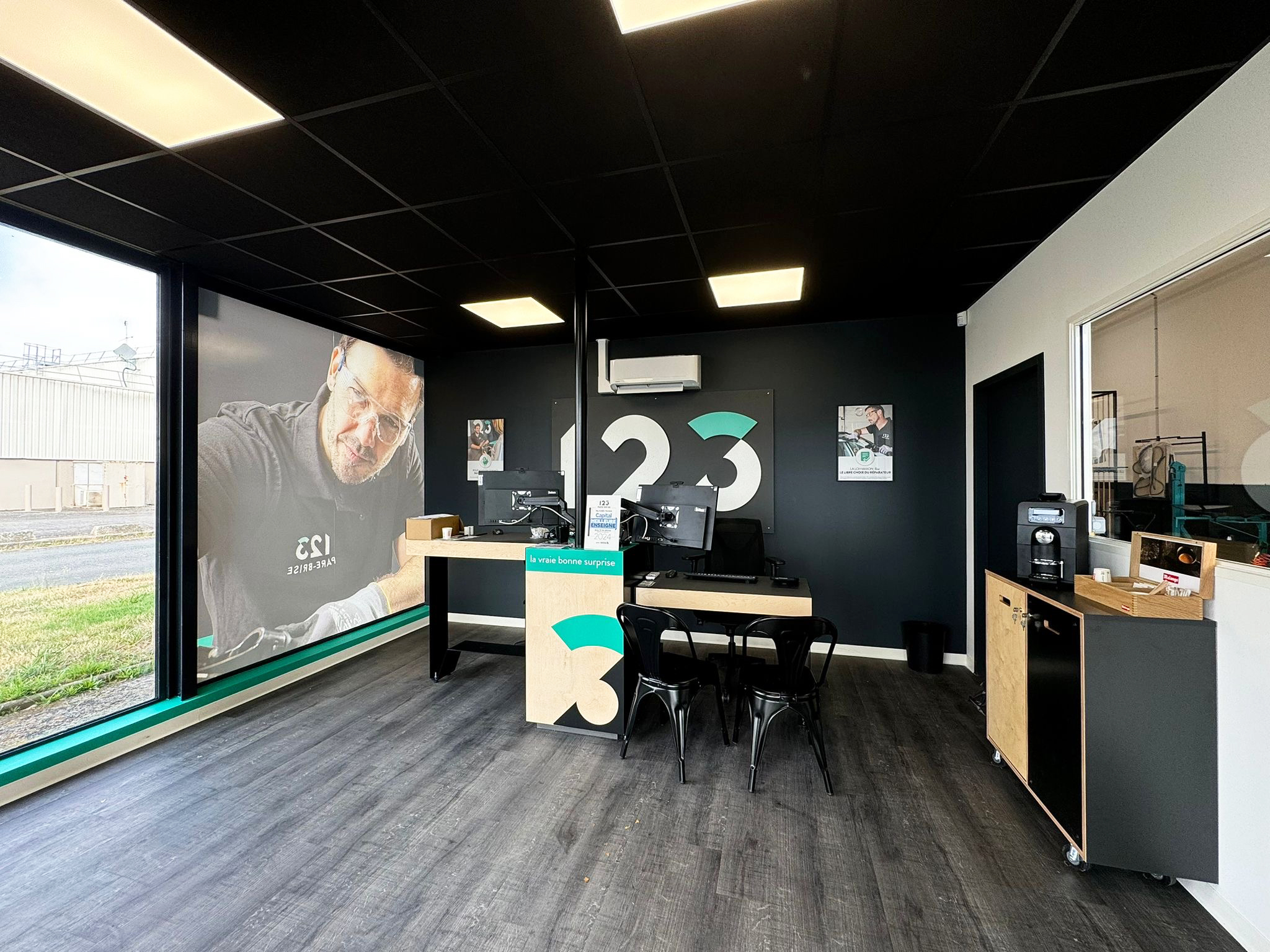 123 Pare-Brise Arles intérieur agence