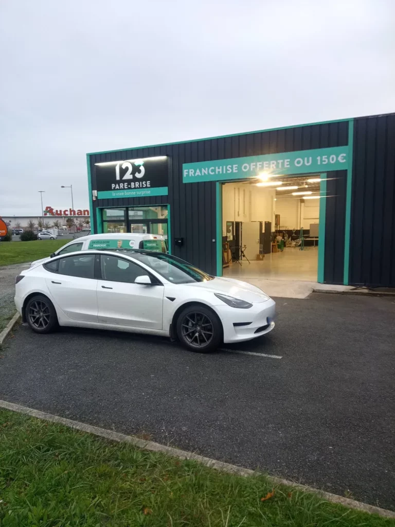 Tesla 123 Pare-Brise Châteauroux