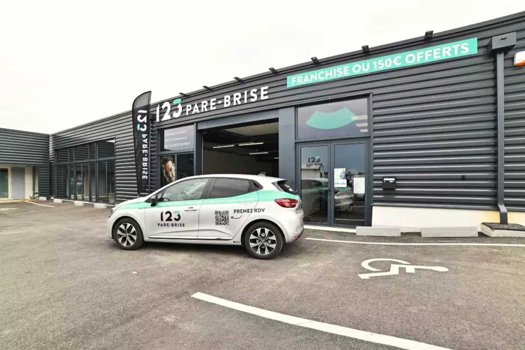 facade-123-pare-brise-saintes Voiture courtoisie 123 pare-Brise Saintes